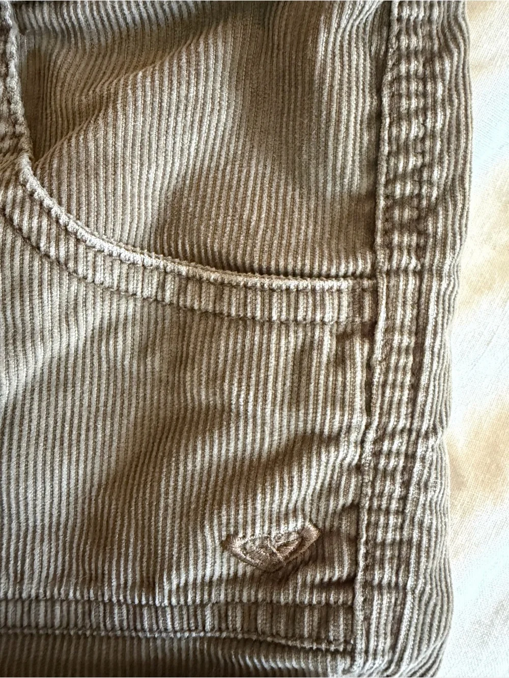 Early 2000s Roxy shorts- Taupe Brown 26-27 waist - Picture 5 of 5
